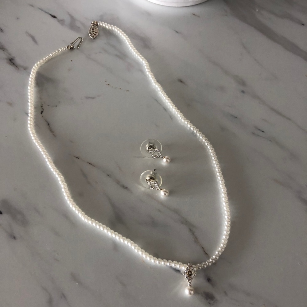 Necklace and earring set